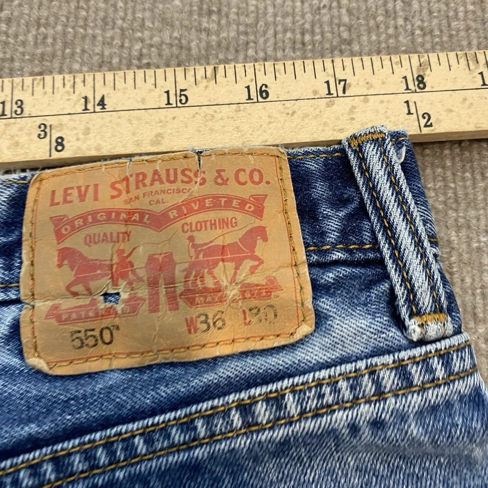 Levis 550 Jeans Mens 36 Fits 35x29 Tapered Baggy Distressed Denim Classic 90s
